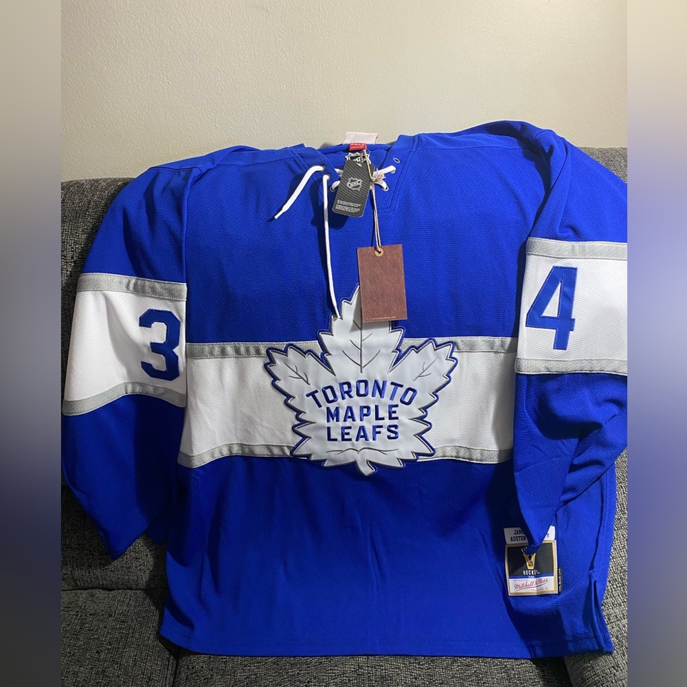 Austin Matthew’s jersey - Picture 2 of 4